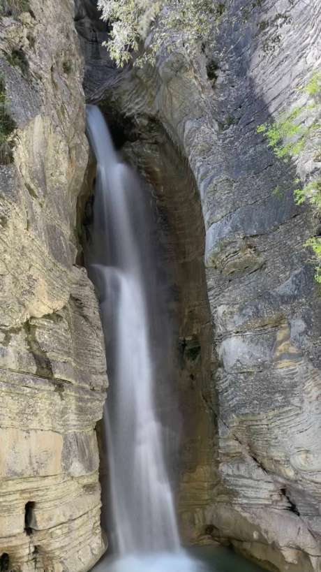 Salinello Natural Gorges, Waterfalls and Caves around Teramo Experience BellaVita