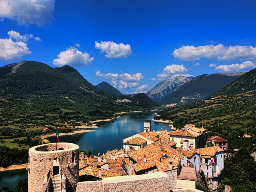100$ for the entire spectacular Roccascalegna Castle in Abruzzo, Italy Experience BellaVita
